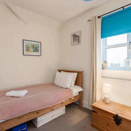 School House -seaside Retreat With Bay Views