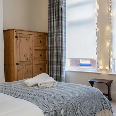 School House -seaside Retreat With Bay Views Holiday home Scarborough
