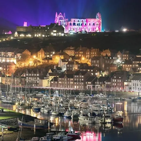 School House -seaside Retreat With Bay Views Holiday home Scarborough